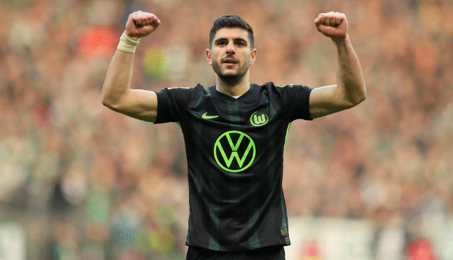 Liverpool và Spurs đang săn đón trung vệ ngôi sao đang lên Koulierakis của Wolfsburg