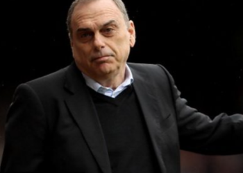 Huddersfield sa thải huấn luyện viên Grant