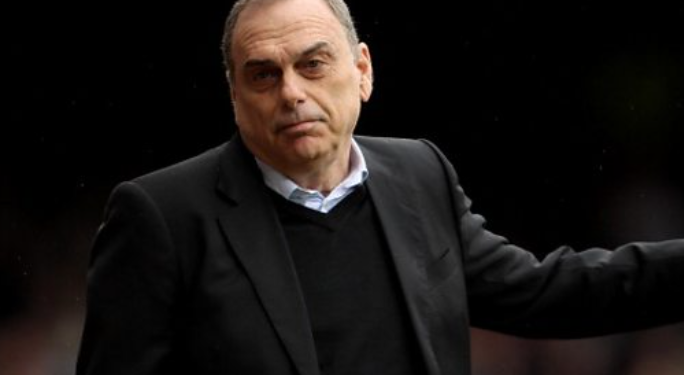 Huddersfield sa thải huấn luyện viên Grant